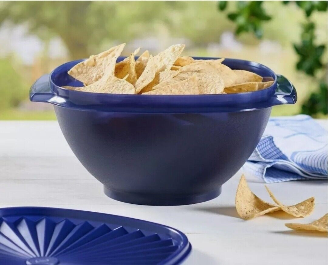 TUPPERWARE 17-cup BLUE SERVALIER BOWL w/ ONE-TOUCH ACCORDION ROUND SEA