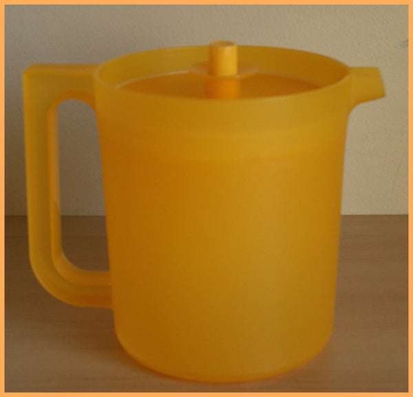 TUPPERWARE 4 10.5-oz TALL BELL TUMBLERS PAPAYA w 4 SNOW WHITE FLIP TOP SEALS