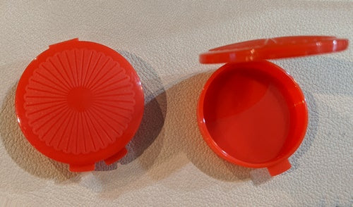 Tupperware 10 LEMON YELLOW CLAMSHELL MULTI-PURPOSE ROUND PILL COIN KEEPER