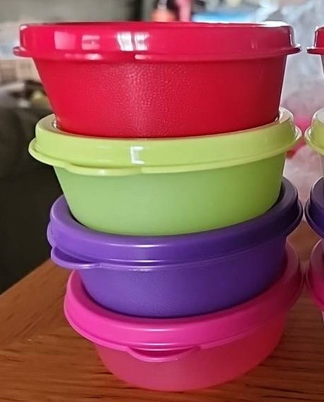 TUPPERWARE Mini Snack Cups 4 SHEER BASE w/ PURPLE ~ SALSA VERDE ~ RED ~ PINK SEALS NEW