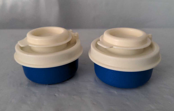 TUPPERWARE TUPPER MINI SMIDGET SALT & PEPPER SHAKER SET BLUE w/ SUGAR FLIP TOP SHAKERS