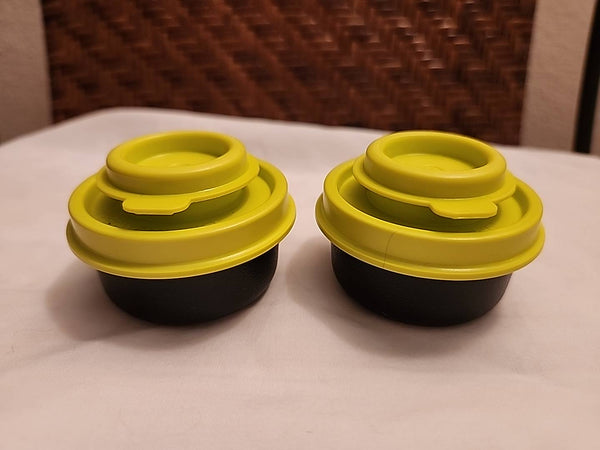 TUPPERWARE MINI SMIDGET SALT & PEPPER SHAKER SET BLACK w/ SALSA FLIP TOP SHAKER SEALS