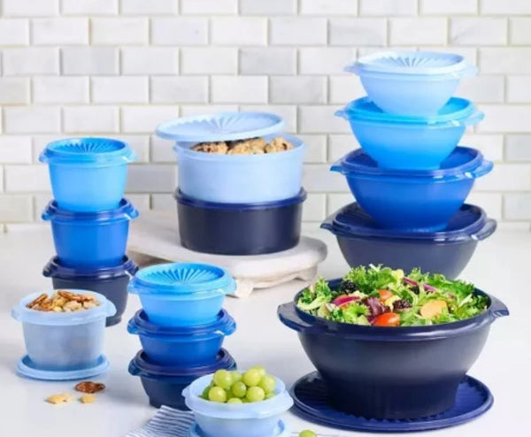 TUPPERWARE 17 1/4-cup LT AQUA BLUE SERVALIER BOWL w/ ONE-TOUCH ACCORDION ROUND SEAL