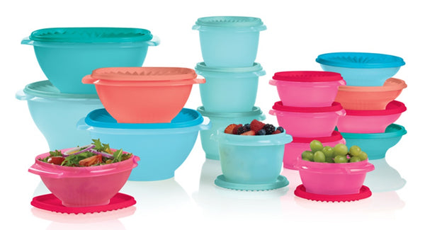 TUPPERWARE 17 1/4-cup LT AQUA BLUE SERVALIER BOWL w/ ONE-TOUCH ACCORDION ROUND SEAL