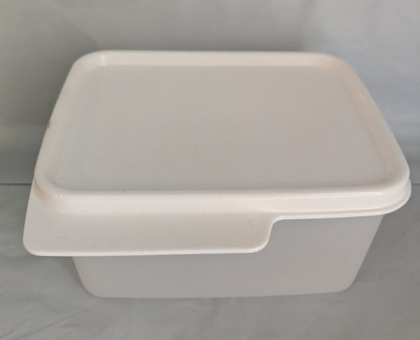 TUPPERWARE 1 SMALL KEEP TABS STORAGE KEEPER CONTAINER w/ SNOW WHITE TABBED SEAL