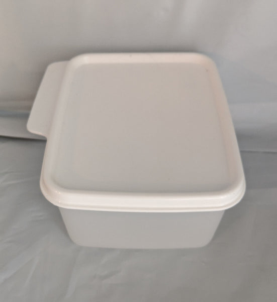 TUPPERWARE 1 SMALL KEEP TABS STORAGE KEEPER CONTAINER w/ SNOW WHITE TABBED SEAL