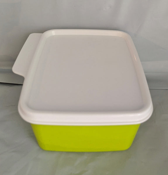 TUPPERWARE 1 SMALL MARGARITA KEEP TABS STORAGE KEEPER CONTAINER w/ WHITE TABBED SEAL