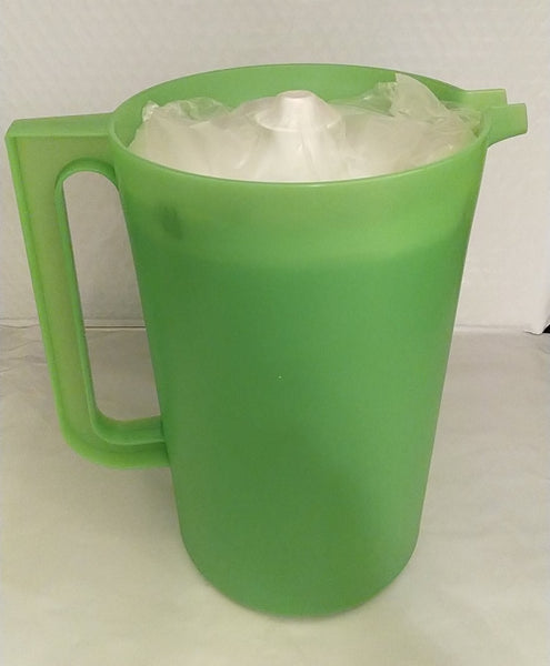 TUPPERWARE BEVERAGE SERVING SET 1 GALLON CLASSIC PITCHER & 4 TUMBLERS LIME GREEN SNOW WHITE SEALS - Plastic Glass and Wax