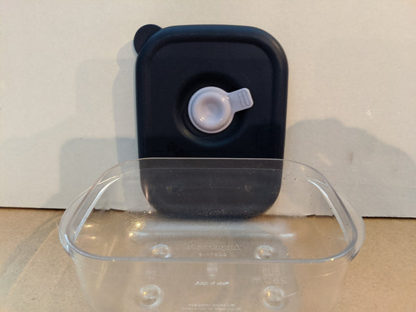 Tupperware ONE (1) MICROWAVE VENT N SERVE 3.25-c / 800mL ROUND CONTAINER NEW