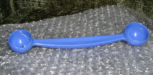 Tupperware 1 COLORED MULTI-PURPOSE NOVELTY GADGET DOUBLE SIDED / SIZE MELON BALL SCOOP