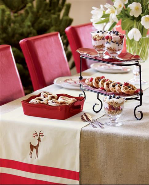 SOUTHERN LIVING at HOME ORNATE IRON OVAL TIERED PLATTER / ELEVATED STAND