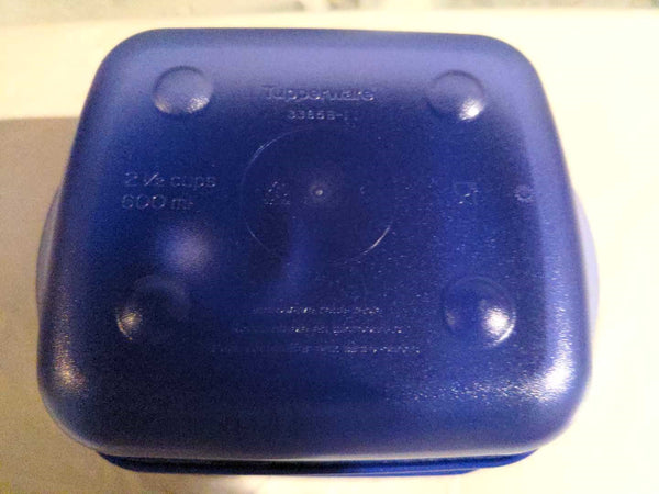 TUPPERWARE Rock N Serve Microwave RNS Medium Shallow Rectangle Container 2.5-c BLUE / WHITE VENT - Plastic Glass and Wax ~ PGW