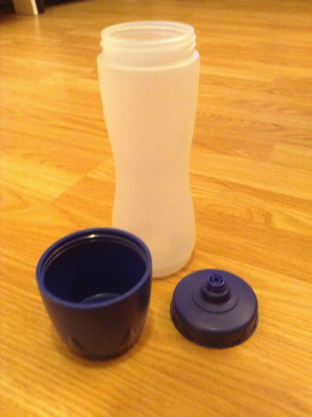 Tupperware 20-oz STOW N GO ECO SPORTS BOTTLE TUMBLER SHEER & BOLD N BLUE