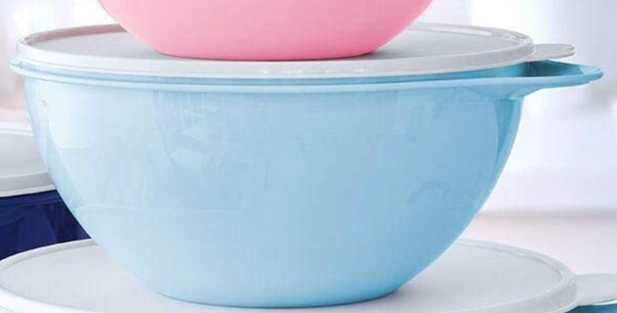 TUPPERWARE 19-C THATS A BOWL MEDIUM LIGHT BABY BLUE WHITE TABBED SEAL –  Plastic Glass and Wax ~ PGW