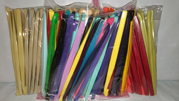 Tupperware LOT 4 COLORED MULTI-PURPOSE FRUIT CITRUS PEELERS - 2 BLACK & 2 YELLOW