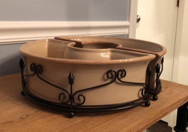 SOUTHERN LIVING AT HOME WILLOW HOUSE MONTCREST SECTIONED SERVING CONTAINER