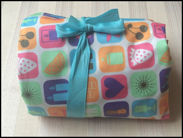 PartyLite Reusable Recyclable Large Carry All Grocery / Beach Bag Tote / Overnight On the Go Bag - Plastic Glass and Wax