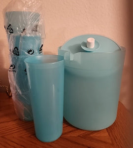 Tupperware 1.75-QT CLASSIC PITCHER & 4 STRAIGHT SIDED COORDINATING TUMBLERS AQUA