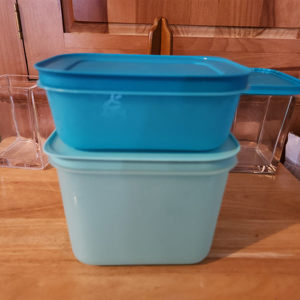 TUPPERWARE FREEZER MATES PLUS SNOWFLAKE STORAGE CONTAINER SMALL DEEP PURPLE SEAL 4.75-C