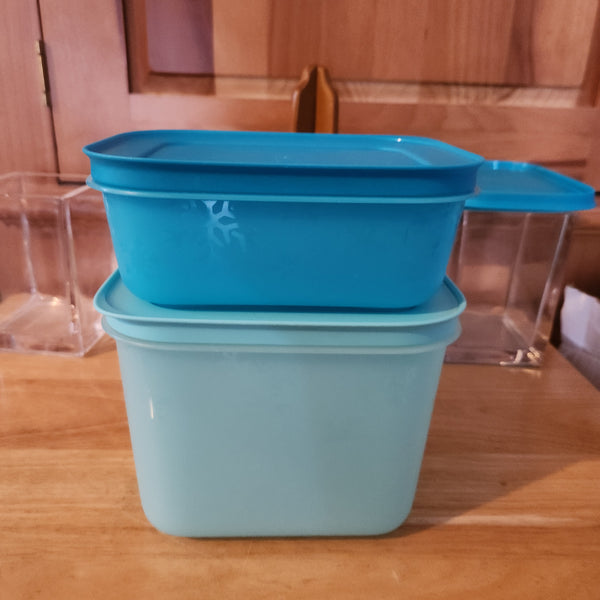 TUPPERWARE FREEZER MATES PLUS SNOWFLAKE STORAGE CONTAINER SMALL DEEP PURPLE SEAL 4.75-C