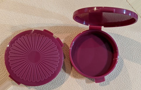 Tupperware 10 MULBERRY MERLOT CLAMSHELL MULTI-PURPOSE ROUND PILL COIN KEEPER