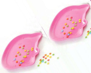 Tupperware 2 HELLO KITTY NOVELTY EMBOSSED MICROWAVE PLATES PINK NEW