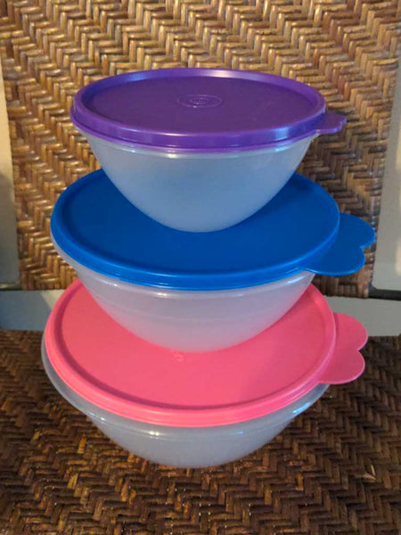 Tupperware 3 WONDERLIER NESTING BOWLS RED GREEN & SNOW WHITE w/ SEALS - Plastic Glass and Wax ~ PGW