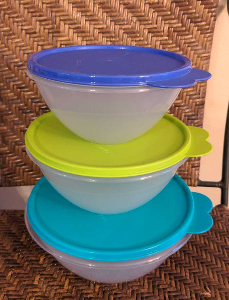Tupperware 3 WONDERLIER NESTING BOWLS RED GREEN & SNOW WHITE w/ SEALS - Plastic Glass and Wax ~ PGW