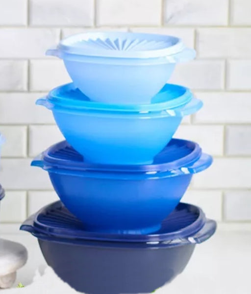 TUPPERWARE 17 1/4-cup LT AQUA BLUE SERVALIER BOWL w/ ONE-TOUCH ACCORDION ROUND SEAL