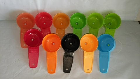 Tupperware 1 COLORED TINY TREASURES NOVELTY GADGET MINI FUNNEL