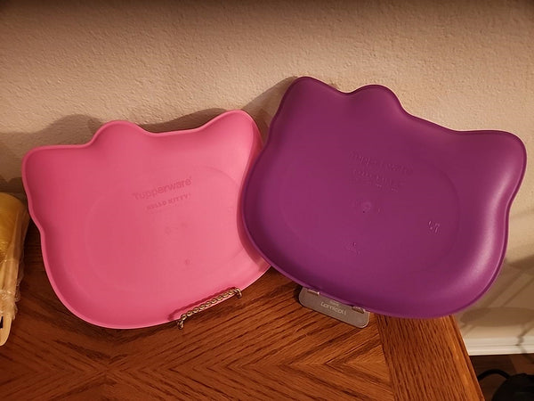 Tupperware 2 HELLO KITTY NOVELTY EMBOSSED MICROWAVE PLATES PINK/PURPLE BPA FREE