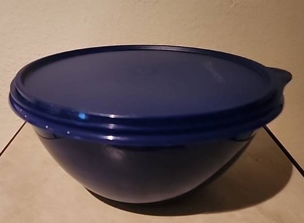 TUPPERWARE ONE 7.75-cup Wonderlier SHEER Nesting Mixing Bowl w/ Tabbed Seals - Plastic Glass and Wax ~ PGW