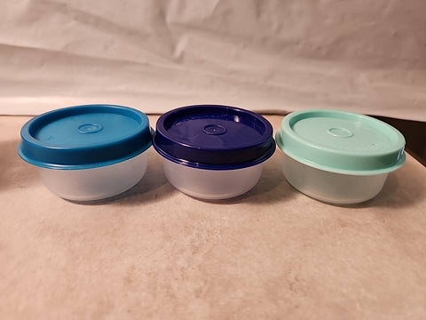 TUPPERWARE TUPPER MINI SMIDGET PILL KEEPER SET of 3 SHEER w/ 3 BLUE SHADE 1-OZ SMIDGETS w/ SEALS
