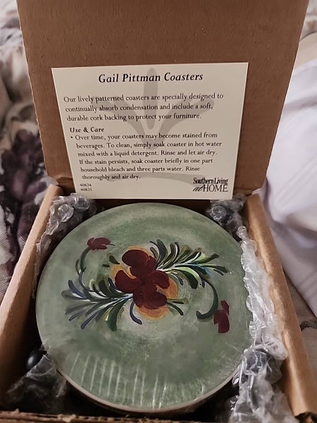 SOUTHERN LIVING AT HOME GAIL PITTMAN PROVENCE ~ 4 ROUND COASTERS in IRON STAND