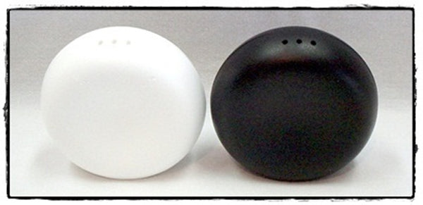 Tupperware TWO SETS MINI Ergonomic Salt & Pepper Shakers 4 Round 2 Black 2 White NEW - Plastic Glass and Wax ~ PGW