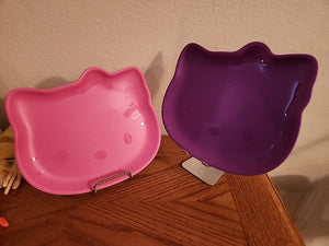 Tupperware 2 HELLO KITTY NOVELTY EMBOSSED MICROWAVE PLATES PINK/PURPLE BPA FREE