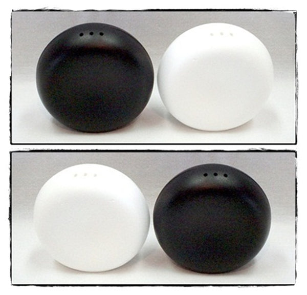 Tupperware TWO SETS MINI Ergonomic Salt & Pepper Shakers 4 Round 2 Black 2 White NEW - Plastic Glass and Wax ~ PGW