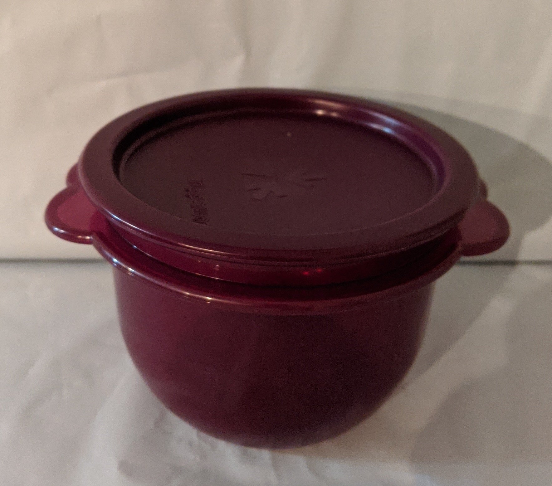 TUPPERWARE Flat Bottom Nesting Bowl 3.25-cup / 750 mL PURPLE BOWL & ONE TOUCH SEAL