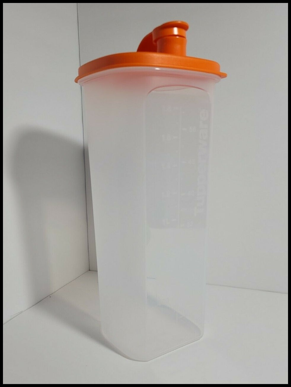 Tupperware 2-QT SLIM LINE TALL SQUARE ROUND REFRIGERATOR PITCHER / ON THE GO SERVER SHEER ORANGE SEAL