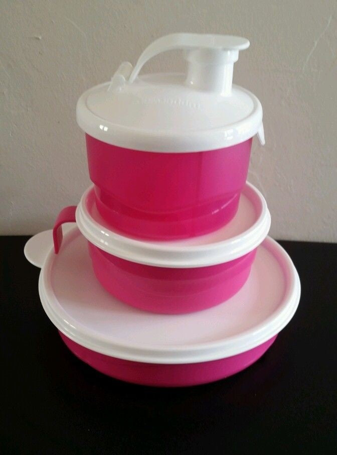 TUPPERWARE BABY STAGES 3 PIECE FUN FEEDING SET FUCHSIA KISS or AQUA TE –  Plastic Glass and Wax ~ PGW