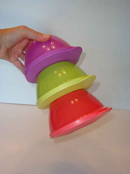 TUPPERWARE 2 PARTY POPPIN SNAP TOGETHER DECO BOWLS RHUBARB SEALS 800mL 3.25-C - Plastic Glass and Wax