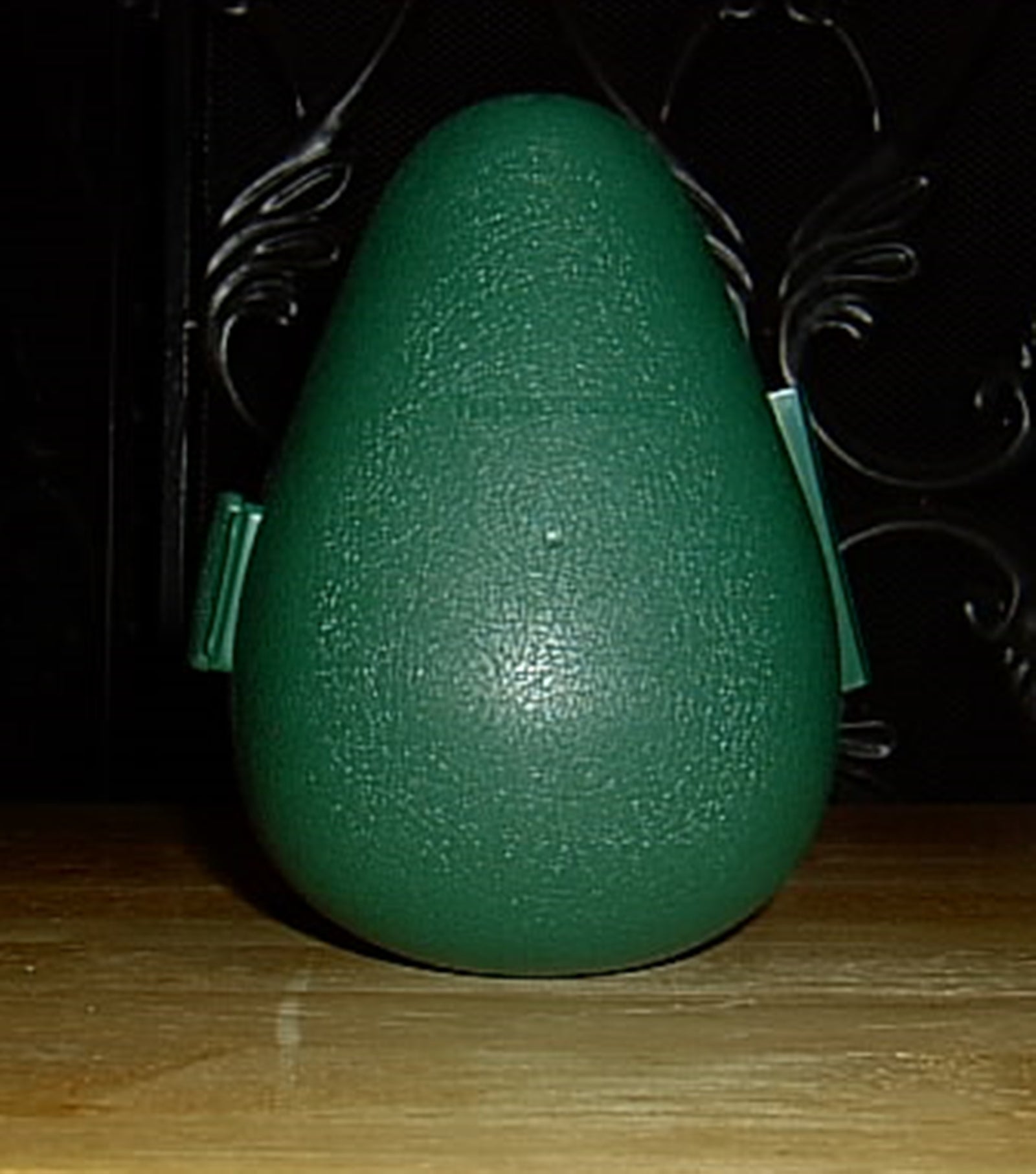 TUPPERWARE Avocado Shaped GREEN Refrigerator Locker Hinged Novelty Keeper