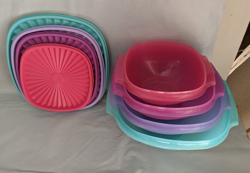 Tupperware 4-piece Servalier Bowl Set with Seals 