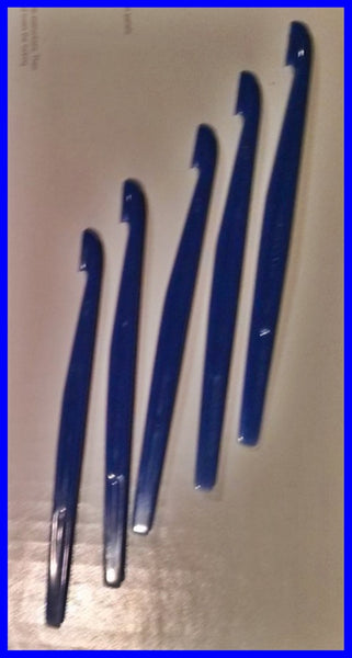 Tupperware LOT 5 COLORED MULTI-PURPOSE FRUIT CITRUS PEELERS - BLACK & GRAPE PURPLE - Plastic Glass and Wax