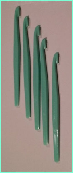 Tupperware LOT 5 COLORED MULTI-PURPOSE FRUIT CITRUS PEELERS - BLACK & GREEN - Plastic Glass and Wax