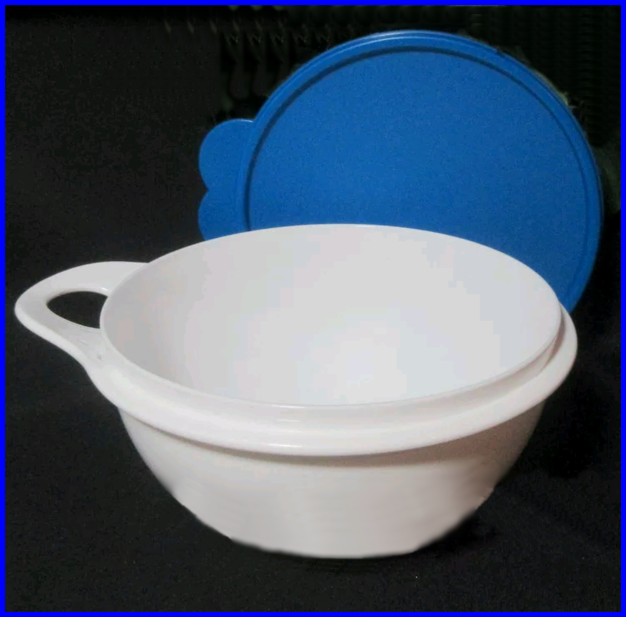 TUPPERWARE THAT'S A BOWL MINI 6-c SNOW WHITE BOWL w/ BLUE TABBED SEAL - Plastic Glass and Wax ~ PGW