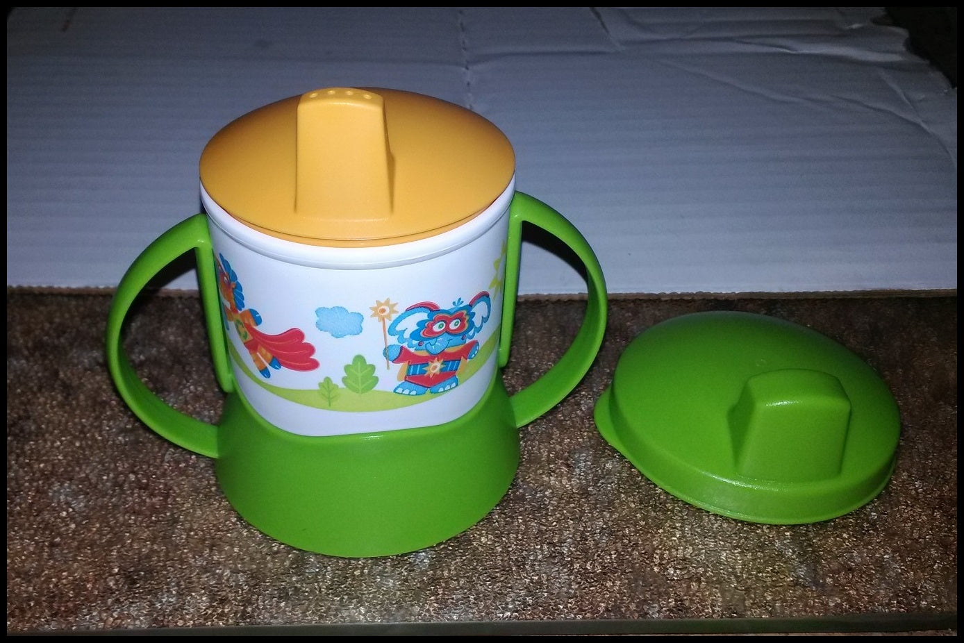 TUPPERWARE KIDS EARLY AGES STAGES 4-pc SUPER HERO'S 6-oz TODDLER