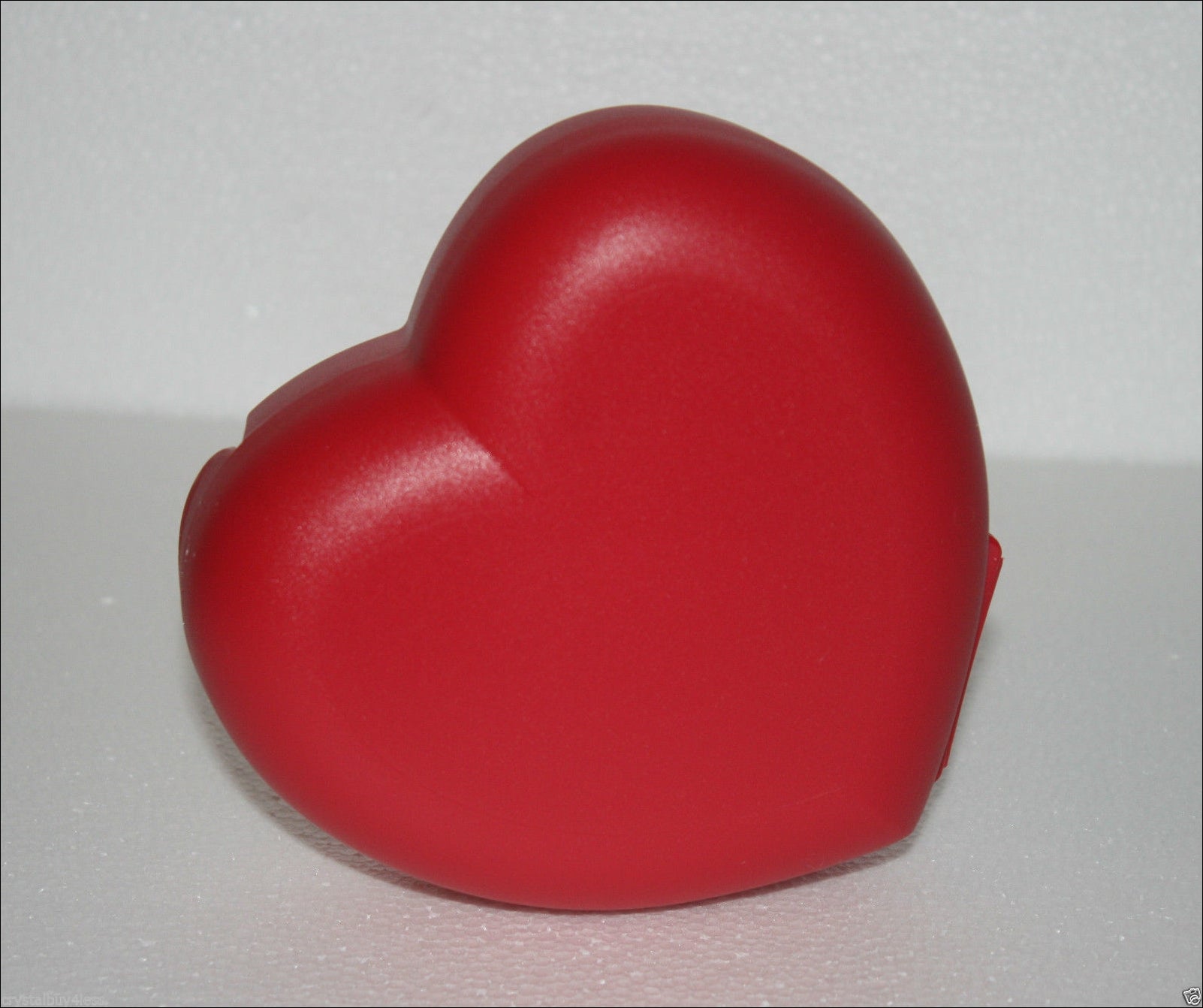 TUPPERWARE HEART Shaped RED Refrigerator Locker Hinged Novelty Keeper