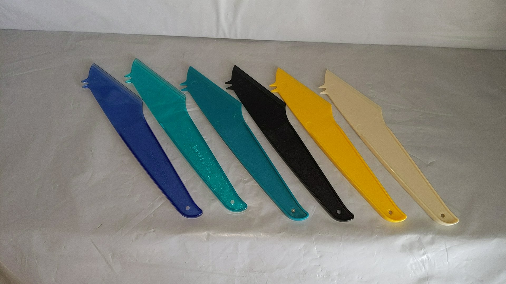 Tupperware 1 COLORED MULTI-PURPOSE NOVELTY GADGET CHEESE SLICER KNIFE SERVER