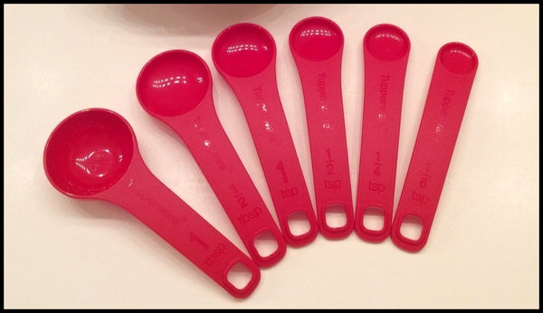 TUPPERWARE Set of 6 Prep Essentials Essential Measuring Spoons HOLIDAY RED